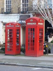 340px-Big_and_small_red_phonebox